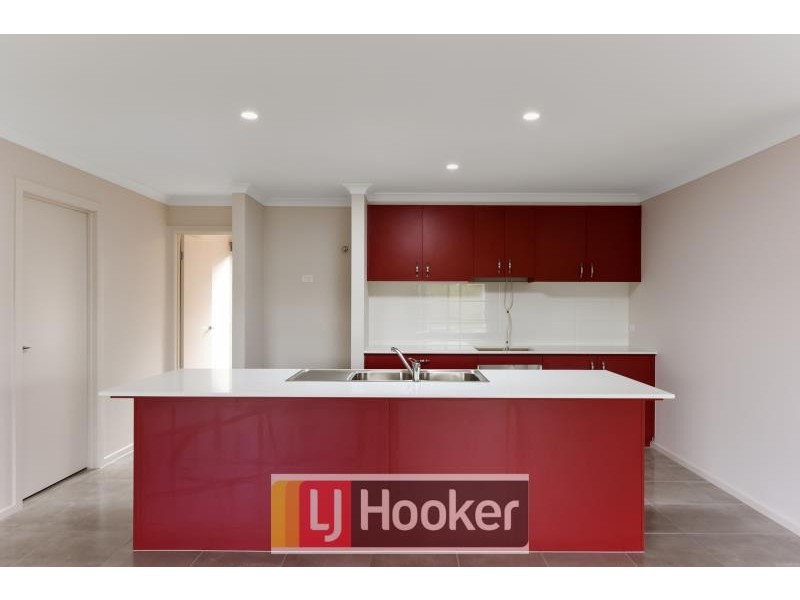 39 Statham View, Cranbourne West VIC 3977