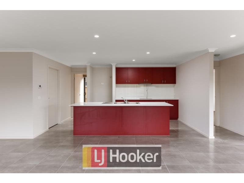 39 Statham View, Cranbourne West VIC 3977
