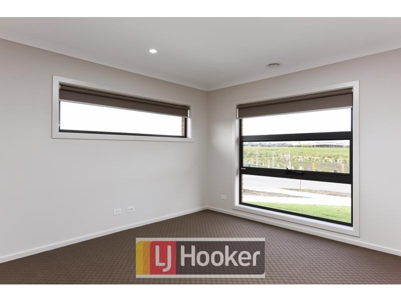 39 Statham View, Cranbourne West VIC 3977