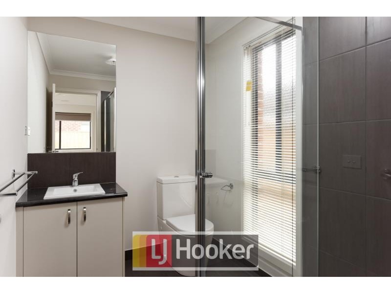 39 Statham View, Cranbourne West VIC 3977