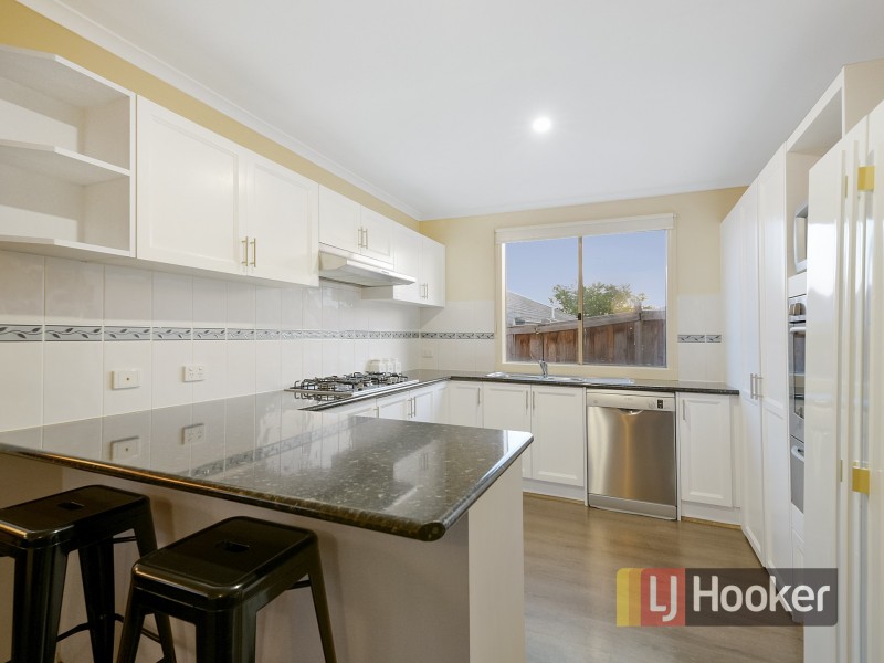 8 Tipperary Circuit, Pakenham VIC 3810
