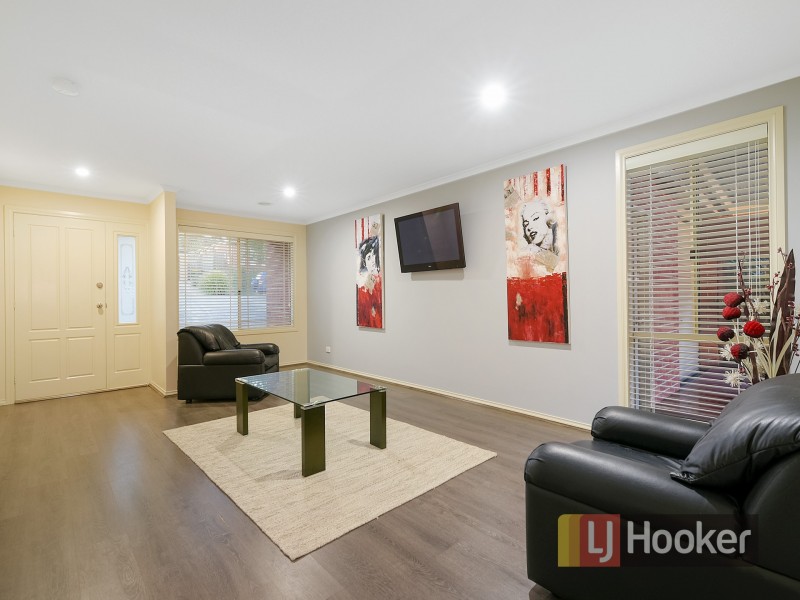 8 Tipperary Circuit, Pakenham VIC 3810