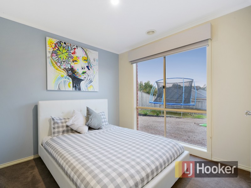 8 Tipperary Circuit, Pakenham VIC 3810