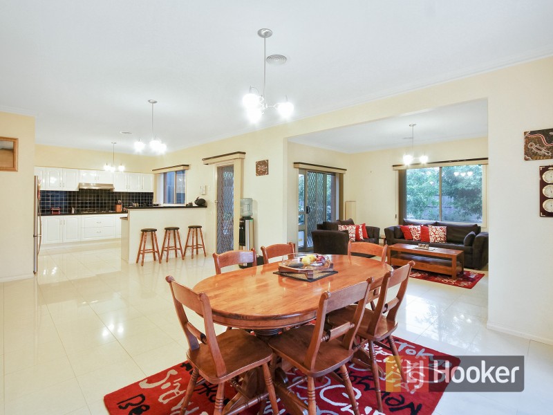 10 Yemaya Place, Berwick VIC 3806