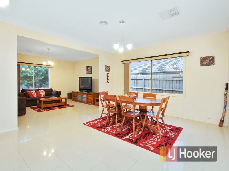 10 Yemaya Place, Berwick VIC 3806