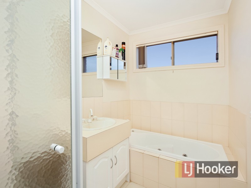 10 Yemaya Place, Berwick VIC 3806