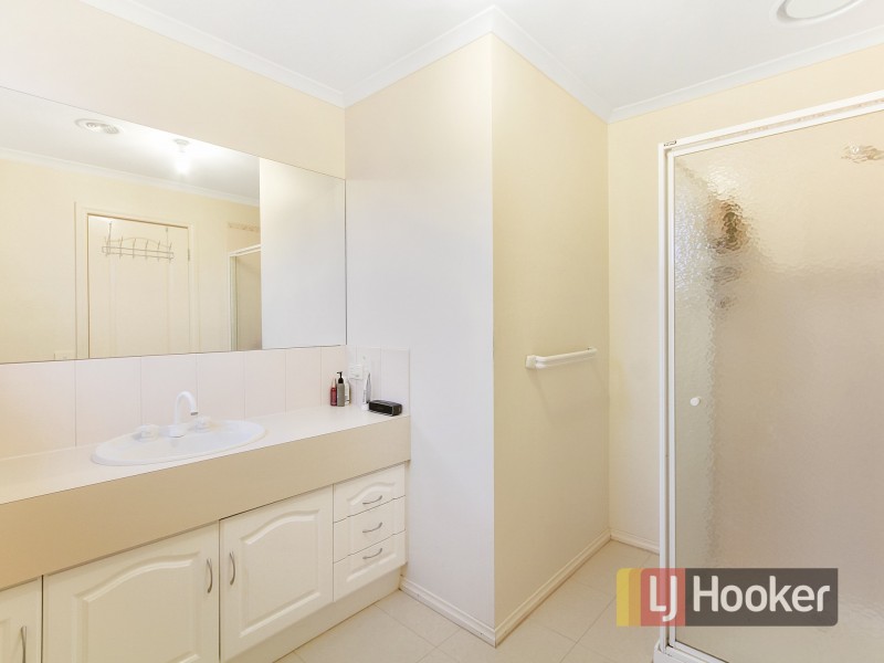 10 Yemaya Place, Berwick VIC 3806