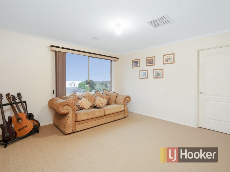 10 Yemaya Place, Berwick VIC 3806