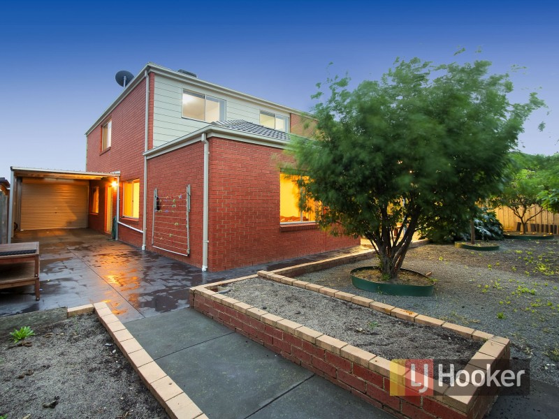 10 Yemaya Place, Berwick VIC 3806