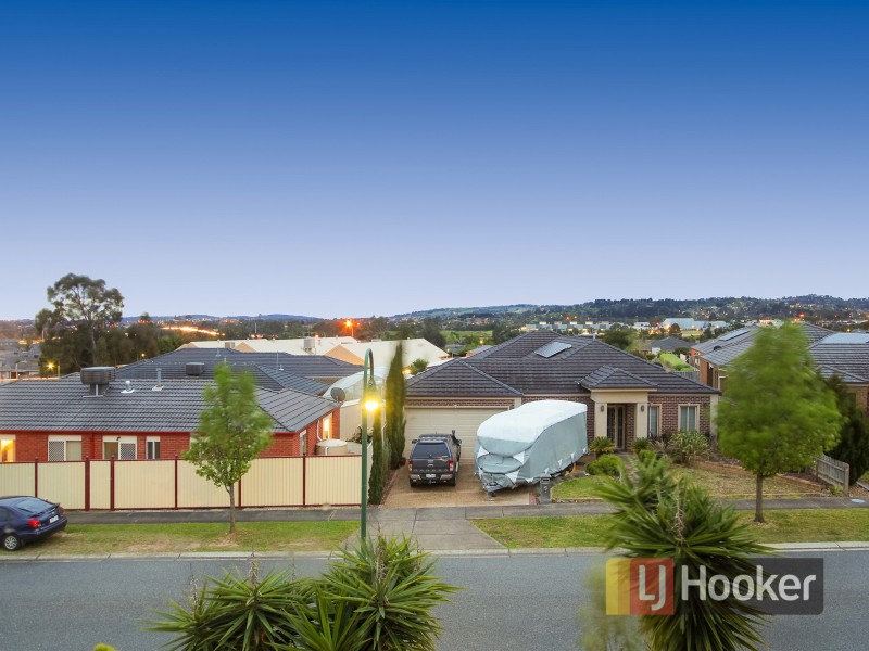 10 Yemaya Place, Berwick VIC 3806