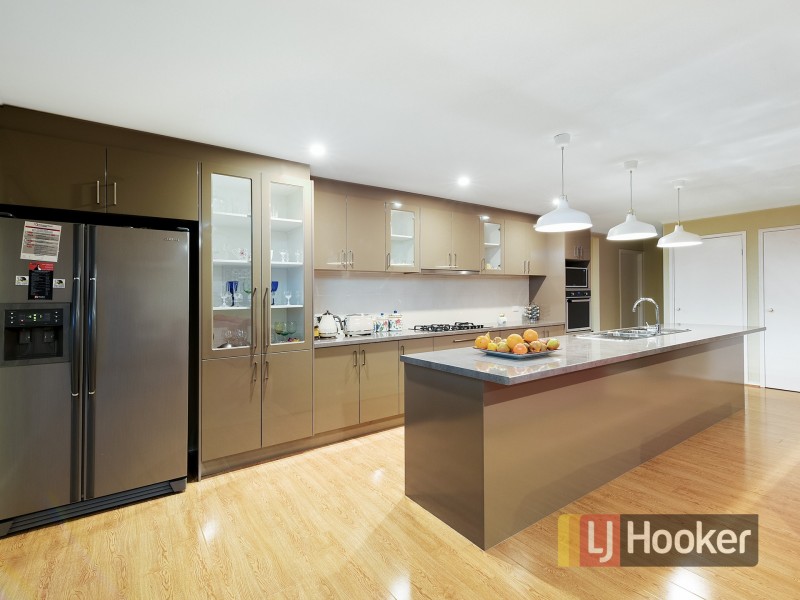 21 Bradford Drive, Cranbourne East VIC 3977