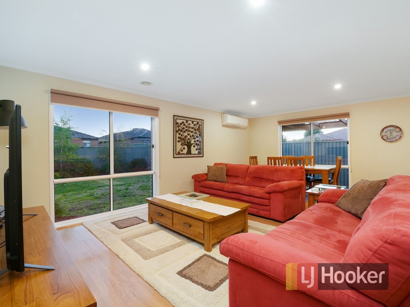 21 Bradford Drive, Cranbourne East VIC 3977