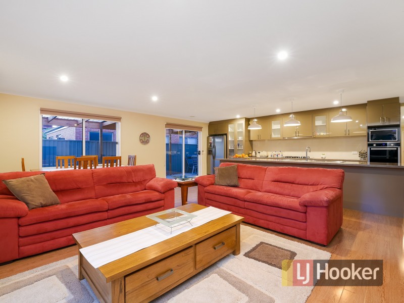 21 Bradford Drive, Cranbourne East VIC 3977