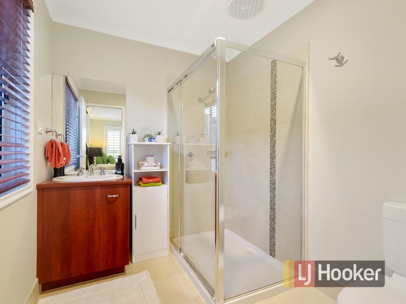 21 Bradford Drive, Cranbourne East VIC 3977