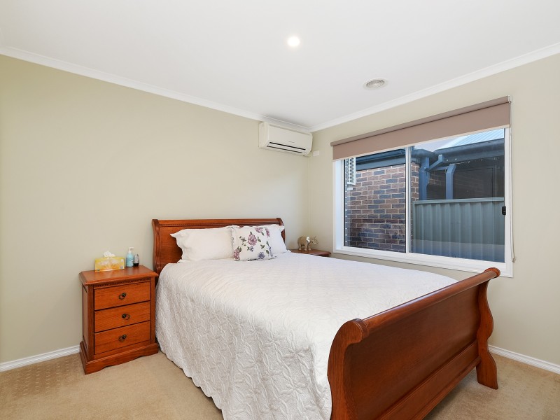21 Bradford Drive, Cranbourne East VIC 3977