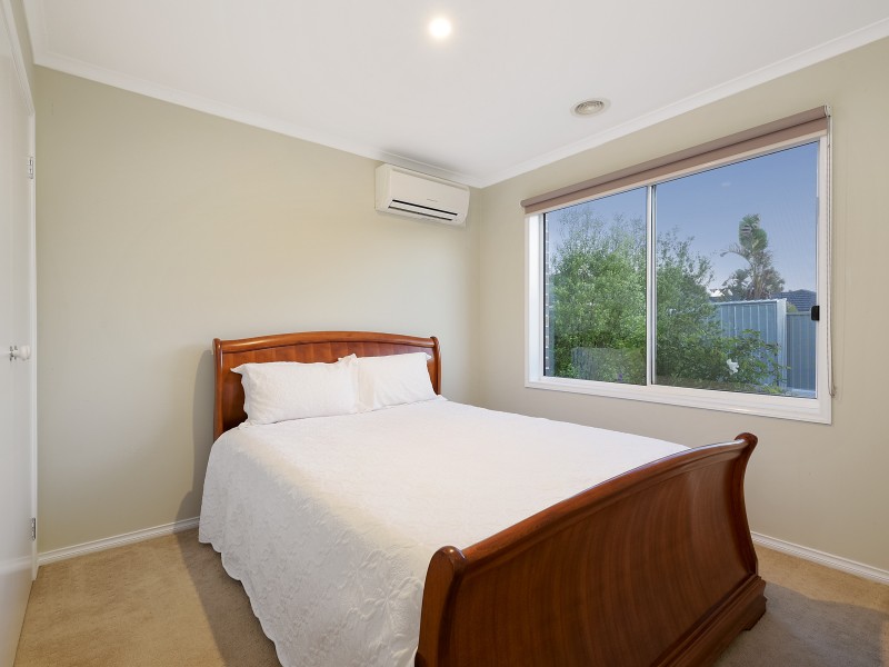 21 Bradford Drive, Cranbourne East VIC 3977