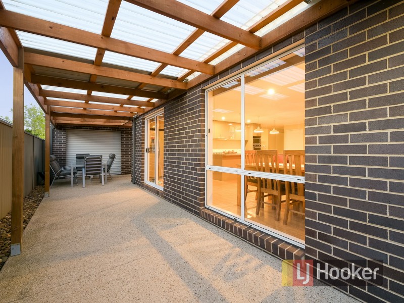 21 Bradford Drive, Cranbourne East VIC 3977