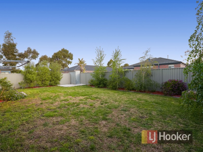 21 Bradford Drive, Cranbourne East VIC 3977