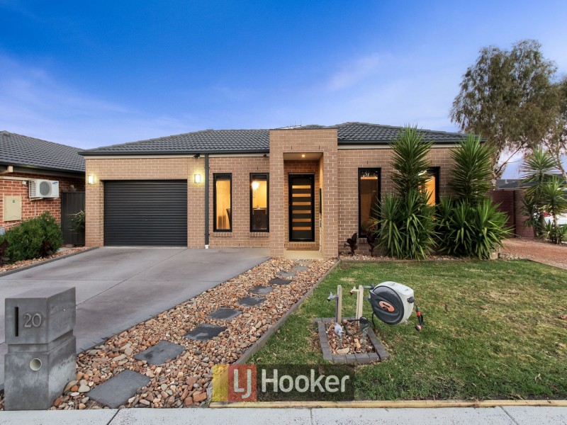 20 Merrowland Avenue, Cranbourne North VIC 3977