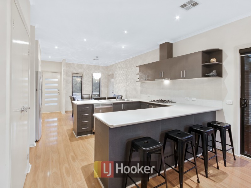 20 Merrowland Avenue, Cranbourne North VIC 3977