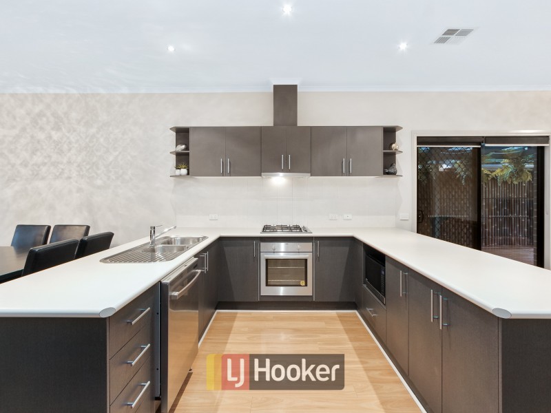 20 Merrowland Avenue, Cranbourne North VIC 3977