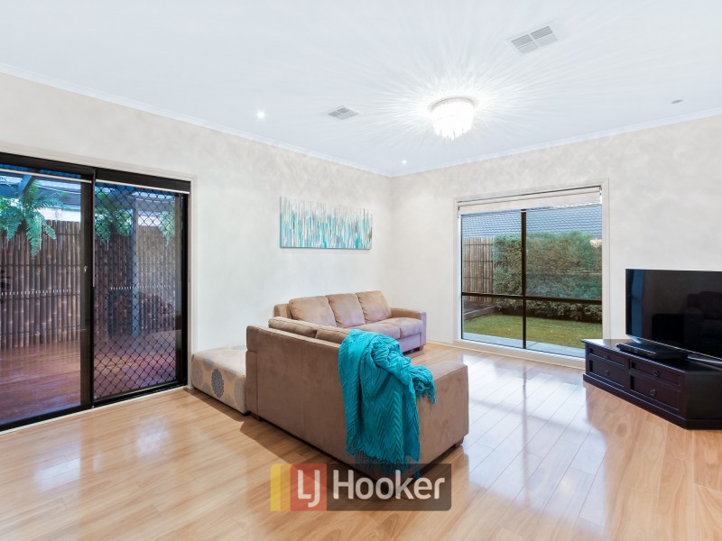 20 Merrowland Avenue, Cranbourne North VIC 3977