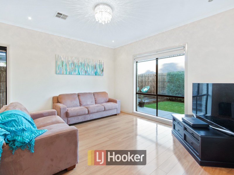 20 Merrowland Avenue, Cranbourne North VIC 3977