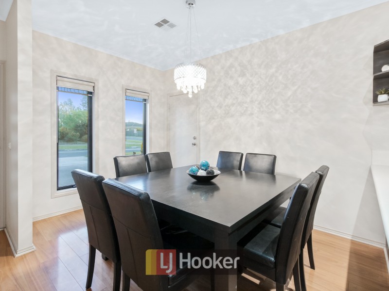 20 Merrowland Avenue, Cranbourne North VIC 3977