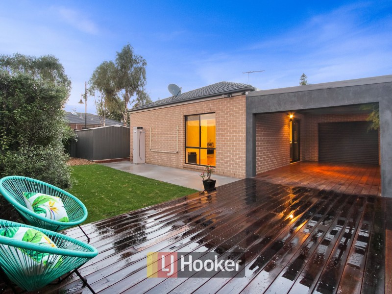 20 Merrowland Avenue, Cranbourne North VIC 3977