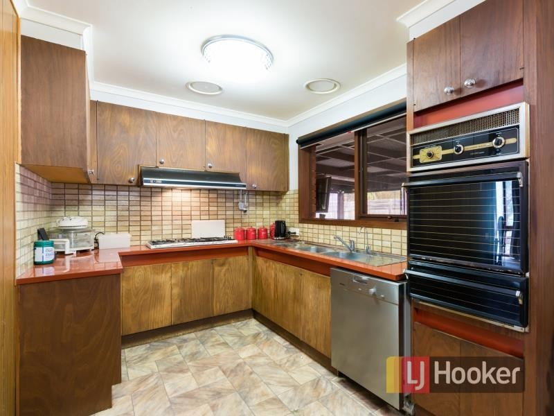 1 Selkirk Court, Berwick VIC 3806