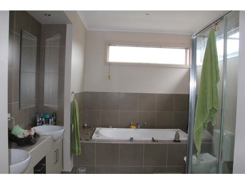 17 Flinders Park Drive, Officer VIC 3809