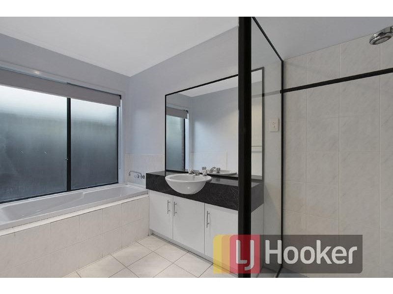 26 Lighthorse Crescent, Narre Warren South VIC 3805