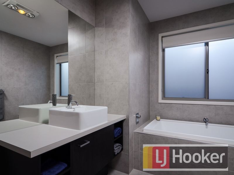 4 Bremer Street, Clyde North VIC 3978