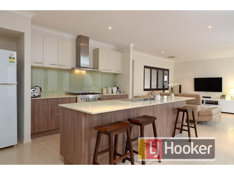 11 Jefferson avenue, Cranbourne North VIC 3977