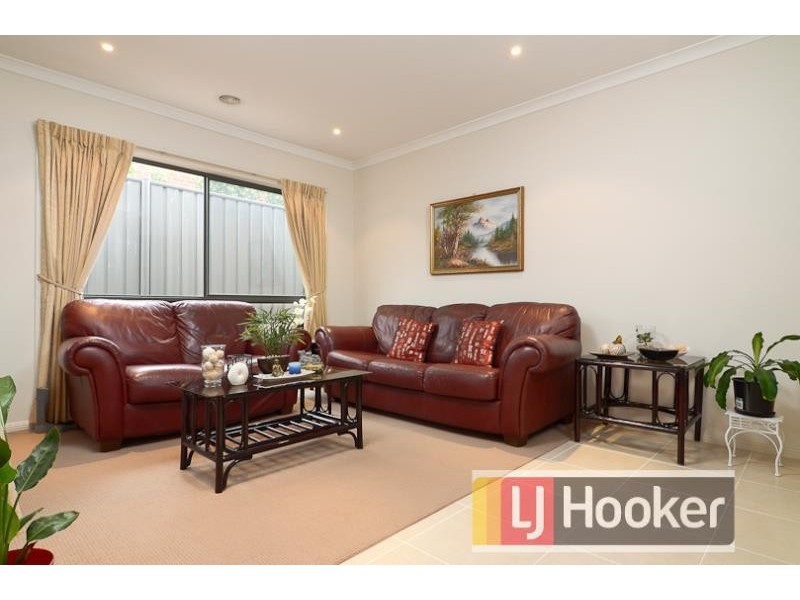 11 Jefferson avenue, Cranbourne North VIC 3977