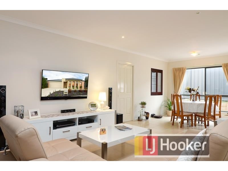 11 Jefferson avenue, Cranbourne North VIC 3977