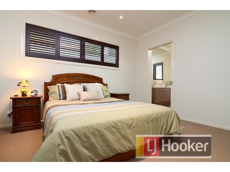 11 Jefferson avenue, Cranbourne North VIC 3977