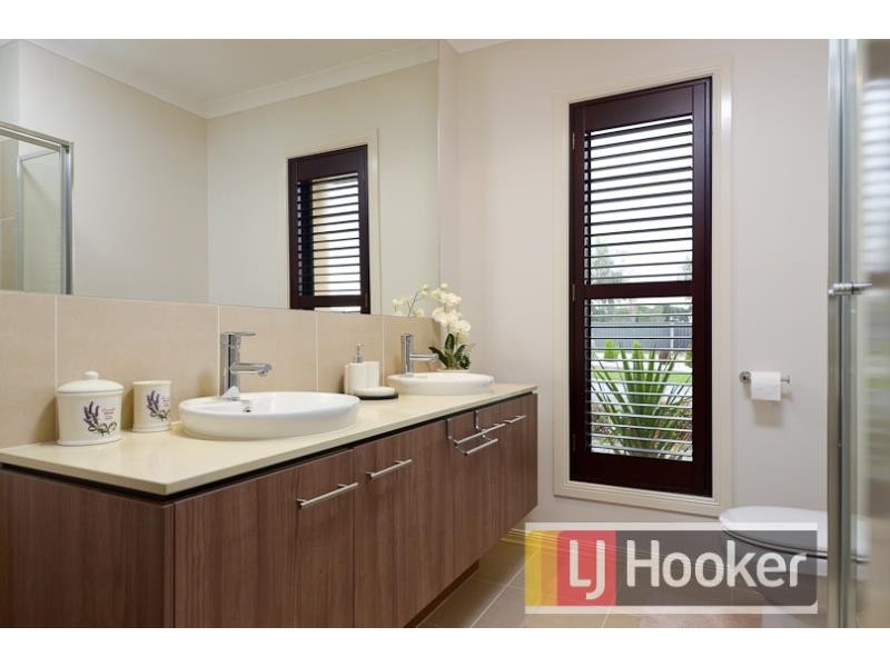 11 Jefferson avenue, Cranbourne North VIC 3977