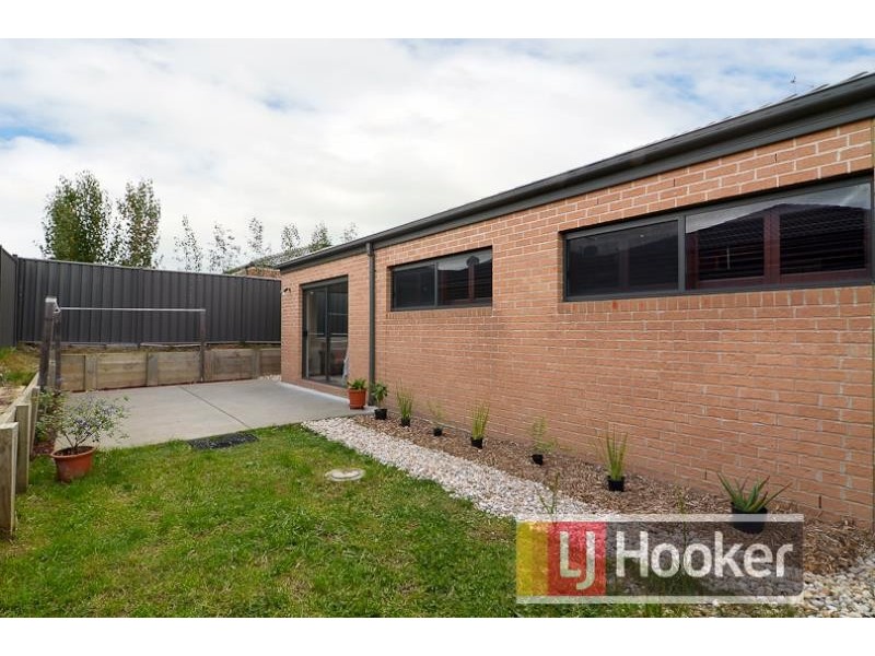 11 Jefferson avenue, Cranbourne North VIC 3977