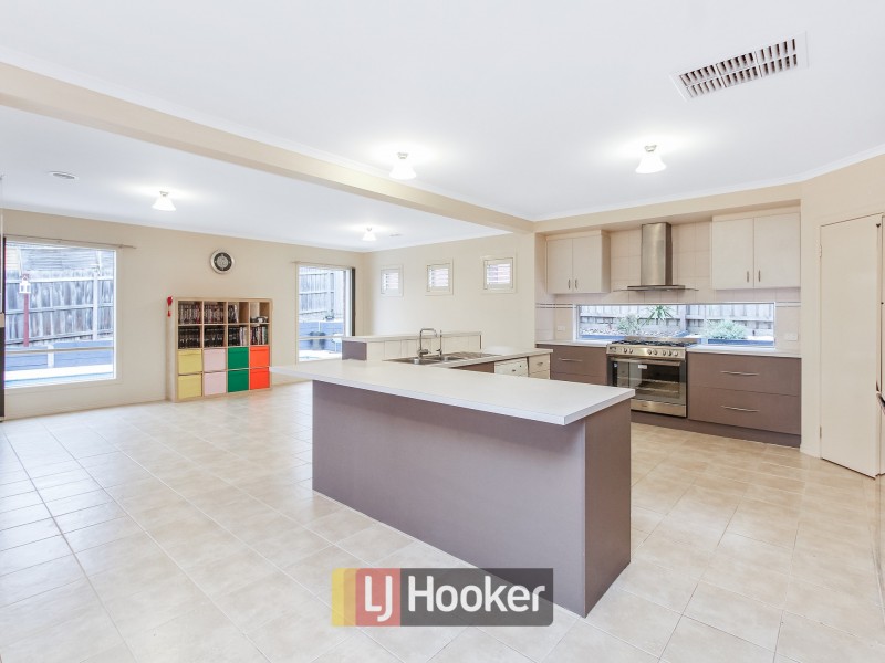 13 Wilkinson Way, Endeavour Hills VIC 3802