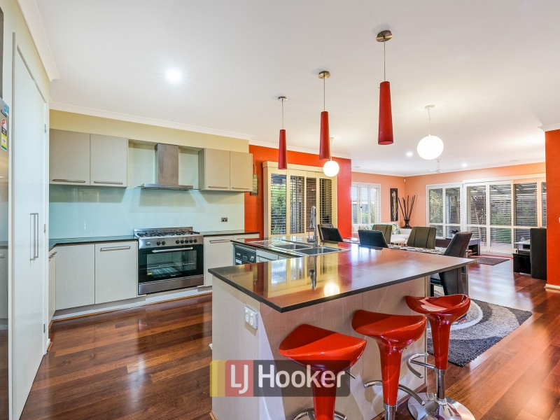 18 Merrowland Avenue, Cranbourne North VIC 3977