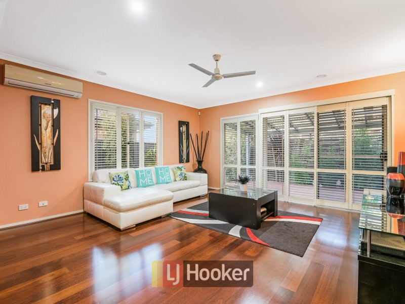 18 Merrowland Avenue, Cranbourne North VIC 3977