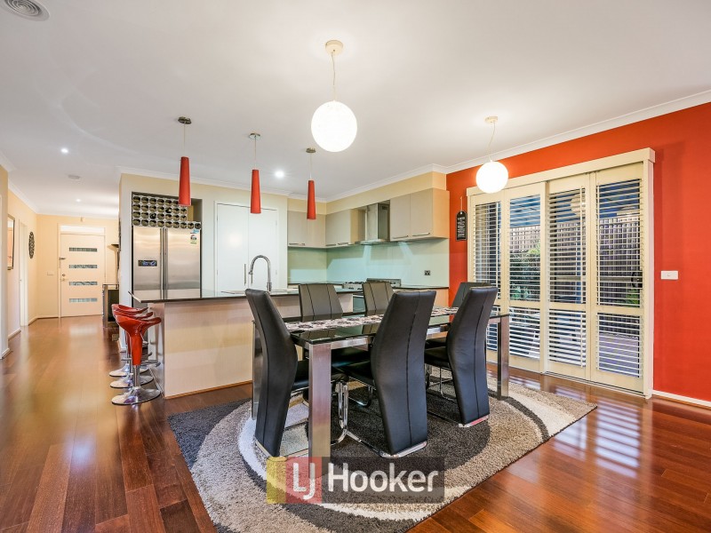 18 Merrowland Avenue, Cranbourne North VIC 3977