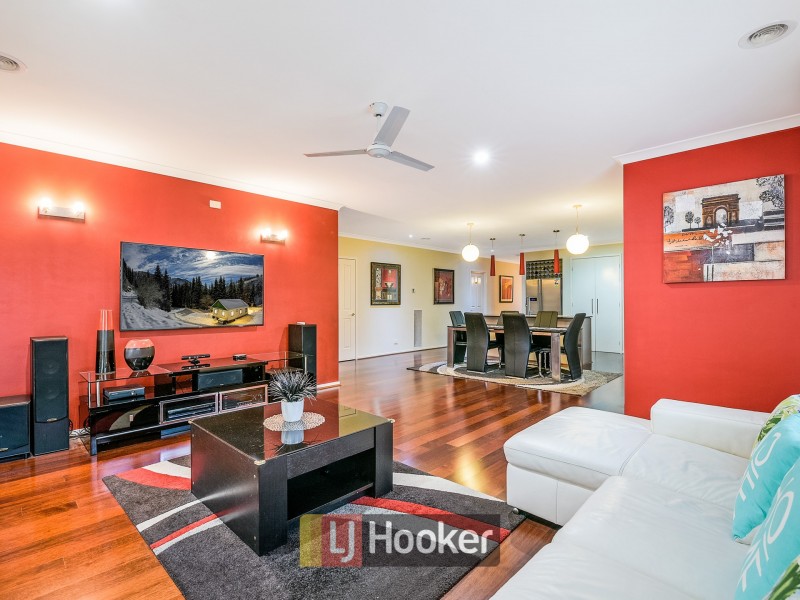 18 Merrowland Avenue, Cranbourne North VIC 3977