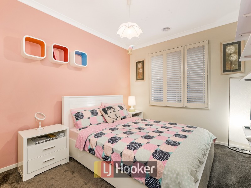 18 Merrowland Avenue, Cranbourne North VIC 3977