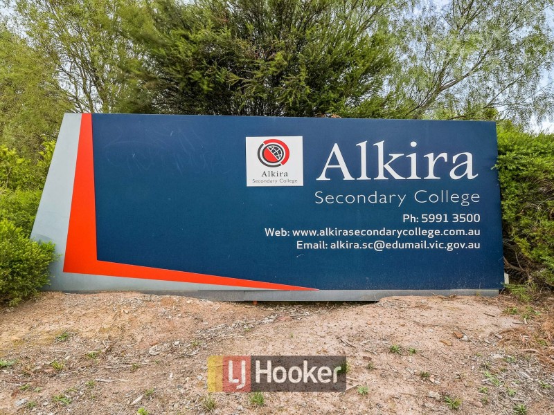 18 Merrowland Avenue, Cranbourne North VIC 3977