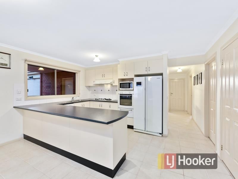 18 Terri Ester Drive, Berwick VIC 3806