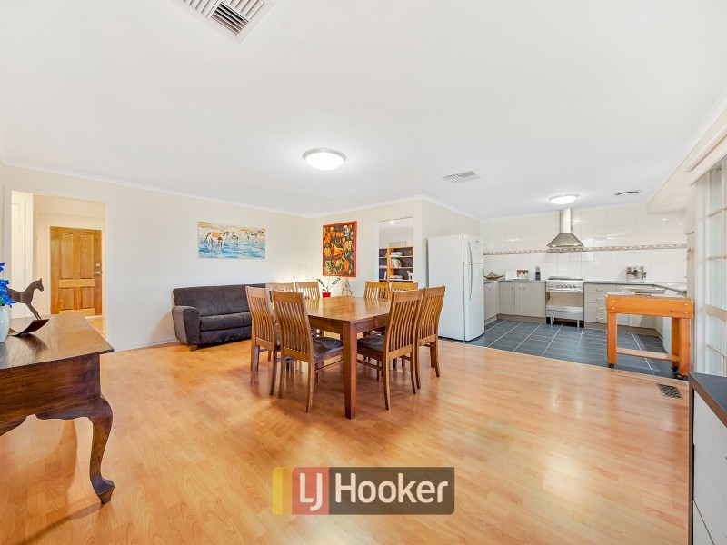 17 Willow Drive, Hampton Park VIC 3976
