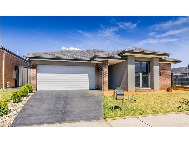 14 San Fratello Street, Clyde North VIC 3978