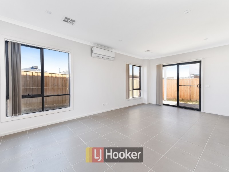 41 Barley Crescent, Clyde North VIC 3978